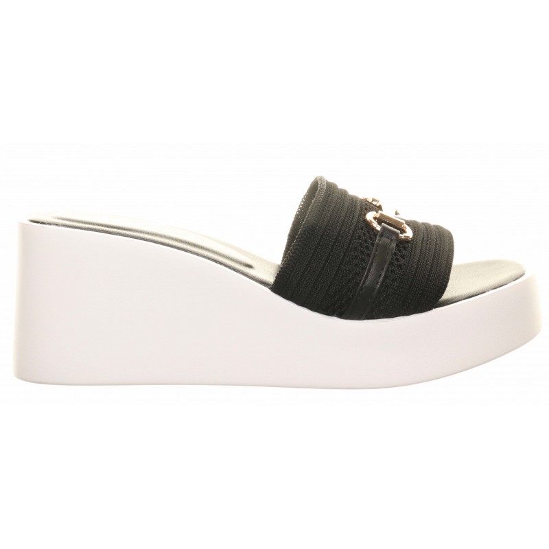 Black Snaffle Trim Wedges