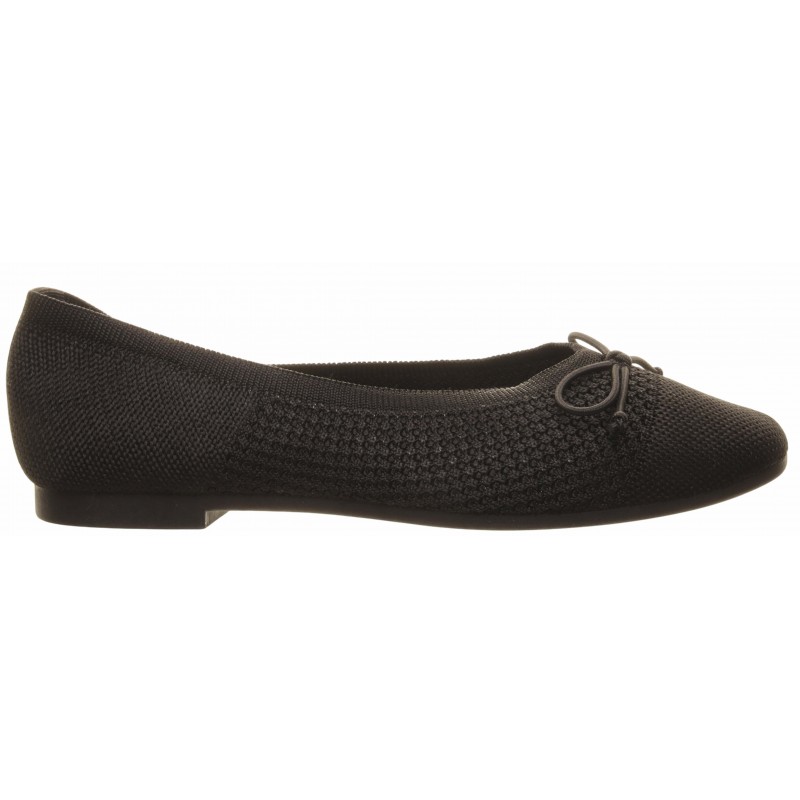 Black Stretch Flat Pump